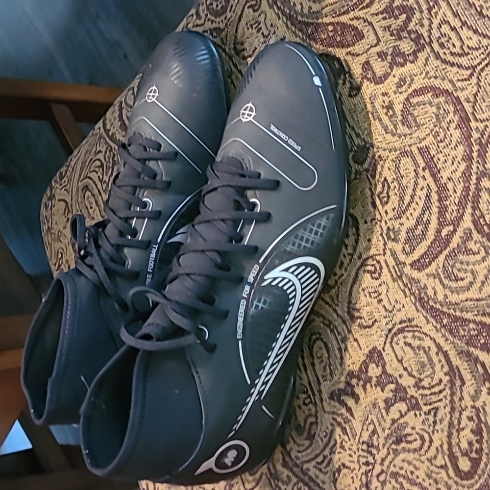 Men's size 8 Football Cleats